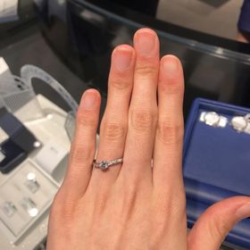 【銀座ダイヤモンドシライシの口コミ】 宝石箱の中を覗いているかのような星空の世界をイメージしたエンゲージリ…