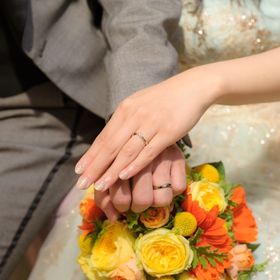 【俄(にわか)の口コミ】 シンプルながらも緩やかなV字、さりげなく光るダイヤのデザインに惹かれま…