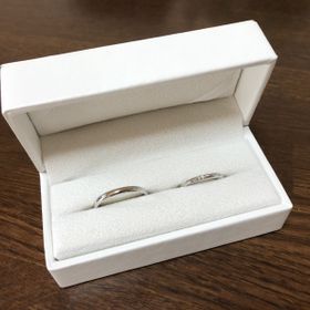 【OCTAVE(オクターヴ)の口コミ】 男性の指輪はシンプル目なデザインで飽きの来ないデザインでした。あと思…