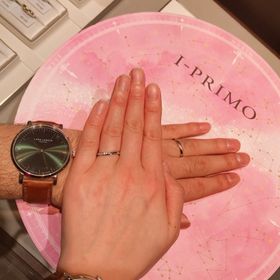 【アイプリモ(I-PRIMO)の口コミ】 デザインが一目惚れで、絶対これにすると決めていました。他の指輪も見ま…