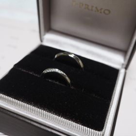 【アイプリモ(I-PRIMO)の口コミ】 素材はプラチナで、形はストレート、斜めにダイヤが入ったデザインを探し…