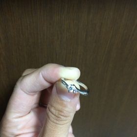 【4℃ BRIDAL(ヨンドシーブライダル)の口コミ】 指輪の決め手は、ずばり気に入ったデザインのものがあったからです。シン…