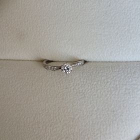 【ヴァンドーム青山(VENDOME AOYAMA)の口コミ】 婚約指輪を購入するか迷ったのですが、夫の勧めもありデパートを見て回り…