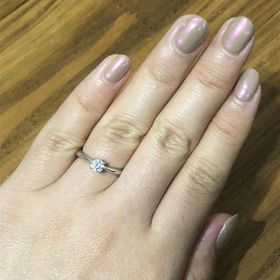 【WATANABE / 卸商社直営　渡辺の口コミ】 シンプルなデザインに惹かれ、台座も上がりすぎてないため見せびらかさな…