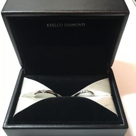 【エクセルコダイヤモンド(EXELCO DIAMOND)の口コミ】 ネットで見た時に、一番ピンっときたものがこの指輪でした。ダイヤが付い…