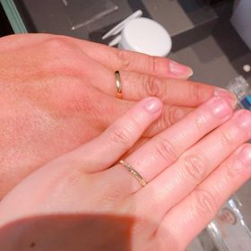 【エクセルコダイヤモンド(EXELCO DIAMOND)の口コミ】 婚約指輪はプラチナ、結婚指輪はゴールド、と決めていました。婚約指輪と…