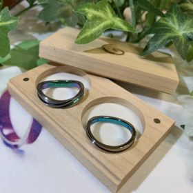 【SORA(ソラ)の口コミ】 他にはないデザイン、数種類のカラーも選べるので私達らしい指輪だと思い…