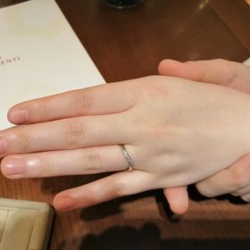 【TRECENTI(トレセンテ)の口コミ】 指が長く、綺麗に見えるウエーブ型のリングが好みです。日常使いするので…