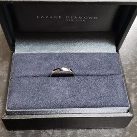 【ラザール ダイヤモンド(LAZARE DIAMOND)の口コミ】 結婚指輪はシンプルなデザインが良かったのですが、シンプル過ぎても物足…