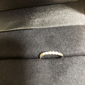 【ラザール ダイヤモンド(LAZARE DIAMOND)の口コミ】 細身の女性らしいデザインのものを探しておりました。これは結婚指輪とし…