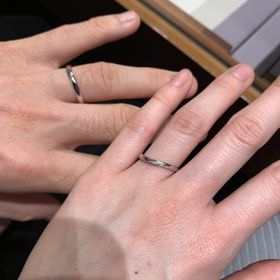 【銀座ダイヤモンドシライシの口コミ】 シンプルでありながら、可愛さもあり、ダイヤの数や流れてる感じなどイメ…