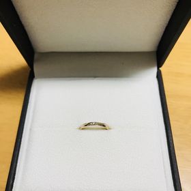 【MISS MONT ROND(ミスモントロンド)】の口コミ ピンクゴールドのカラーがとても綺麗で、デザインもシンプルなので普段使い...