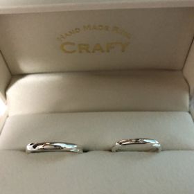 【CRAFY(クラフィ)の口コミ】 シンプルなデザインで、彫りやすさを重視しました。誕生石をいれれたり、…