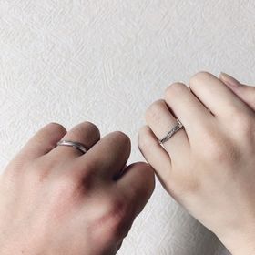【エクセルコダイヤモンド(EXELCO DIAMOND)の口コミ】 男性用の結婚指輪はシンプルなものが多く、似たようなものも沢山ありまし…