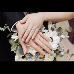 【銀座ダイヤモンドシライシの口コミ】 ゴールド系で探していたのですが、太すぎず細すぎず、男性がつけても　ギ…