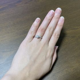 【銀座ダイヤモンドシライシの口コミ】 プロポーズリングを彼が買ってくれて、ダイヤの石は購入済ですがあとでデ…