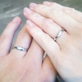 【銀座ダイヤモンドシライシの口コミ】 夫がとても気に入ったため。
手が小さいので細身のものを探していましたが…