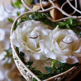 【LOVEST(ラヴェスト)の口コミ】 種類が沢山あったので迷いましたが、
地味すぎず派手すぎず、輝きも程よく…