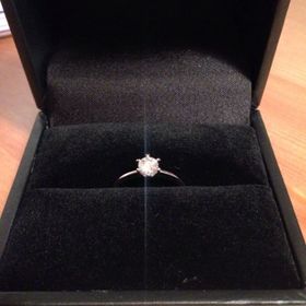 【レイジースーザン(LAZY SUSAN)の口コミ】 一粒ダイヤ、0.3c以上でカットで等級はexcellentものを探していました。特…