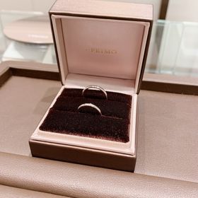 【アイプリモ(I-PRIMO)の口コミ】 指に馴染みやすく、ダイヤが派手になりすぎない大きさ、ストレートタイプ…