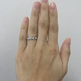 【ショーメ(CHAUMET)の口コミ】 結婚指輪はダイヤが複数付いているもの、歳をとっても見劣りしないある程…