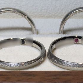 【TANZO.(鍛造指輪)の口コミ】 素材、カラー、形、加工、石など、全て自分達で決められるのが良かったで…