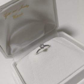 【WATANABE / 卸商社直営　渡辺の口コミ】 リングの爪がハートになっており、可愛らしさがあったところです。ダイヤ…