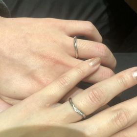 【銀座ダイヤモンドシライシの口コミ】 落ち着いたデザイン、あまりダイヤモンドが多くなくていい、と最初のアン…