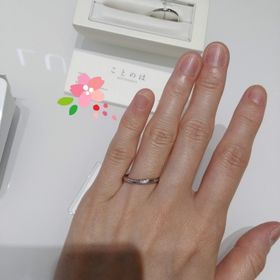 【俄(にわか)の口コミ】 斜めに流れるようなラインなので、着けている指が長くキレイに見えます。…