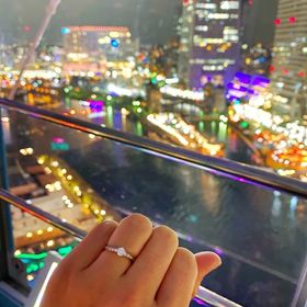 【銀座ダイヤモンドシライシの口コミ】 デザインやお店も全く決めてない状態で、ふらっと入ったが、彼女がキラキ…