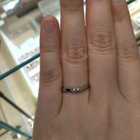 【ジュエリーツツミ(JEWELRY TSUTSUMI)の口コミ】 華奢で、さりげなくキラキラするダイヤモンドが日常使いにピッタリだと思…