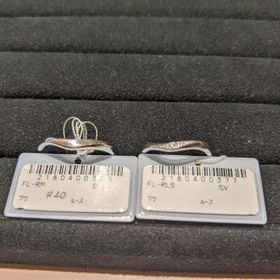 【TRECENTI(トレセンテ)の口コミ】 V字デザインでとてもキレイでした。軽くて付け心地も良く、普段付けている…