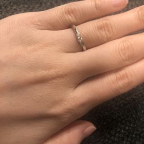 【エクセルコダイヤモンド(EXELCO DIAMOND)の口コミ】 ウェーブかVラインデザインの指輪を探していました。エクセルコさんは他よ…