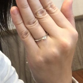 【アイプリモ(I-PRIMO)の口コミ】 シンプルでダイヤが綺麗に見えるデザインを探していました。希望を伝え、…