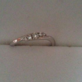 【STAR JEWELRY(スタージュエリー)の口コミ】 ウェイブタイプのデザインがほしく選んでいました。またダイヤが主張しす…