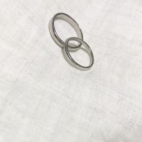 【atelier ROE(アトリエロエ)の口コミ】 マリッジリングはゆっくり流れるようなひねりのあるデザインです。いろい…