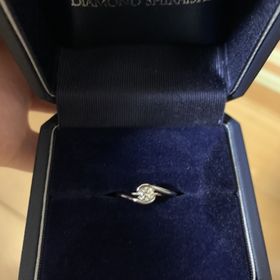 【銀座ダイヤモンドシライシの口コミ】 指輪のデザインは落ち着いており、普段使いができそうなデザインでした。…