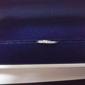 【Something Blue(サムシングブルー)の口コミ】 学生の時に見た雑誌に載っていた指輪がありました。内側に「something　bl…