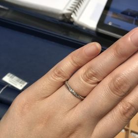 【銀座ダイヤモンドシライシの口コミ】 試着させていただいた中で、自分の手指が一番美しく、色白に見えるデザイ…