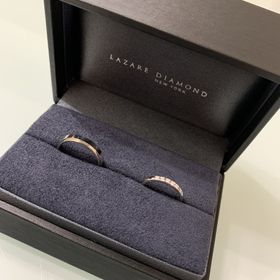 【ラザール ダイヤモンド(LAZARE DIAMOND)の口コミ】 指輪の幅目一杯に５石のダイヤが埋め込まれているので、夜でもキラキラと…