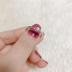 【アイプリモ(I-PRIMO)の口コミ】 結婚指輪と重ね付けすることを前提に選びました。

結婚指輪にもセット用…