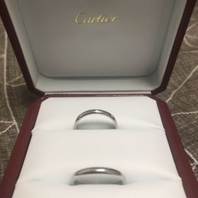 【カルティエ(Cartier)の口コミ】 ストレートタイプで探していました。
また3ダイヤがさりげなくて可愛く、…