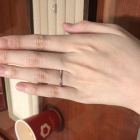 【TRECENTI(トレセンテ)の口コミ】 シンプルでダイヤ等がないブライダルリングを探していました。

つけ心地…