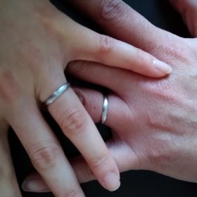 【insembre(インセンブレ)の口コミ】 2人で探していたシンプルなデザイン、素材、価格にピッタリだった。プラチ…