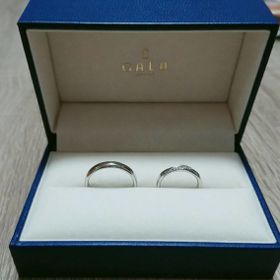 【GALA JEWELRY(ガラジュエリー)の口コミ】 僕と妻で肌の色、体型が違うのでセットの結婚指輪ではなくそれぞれの指に…