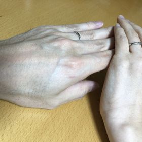 【銀座ダイヤモンドシライシの口コミ】 元々スッキリしたデザインが好きで、購入時からウェーブ型にしぼって探し…