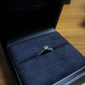 【ラザール ダイヤモンド(LAZARE DIAMOND)の口コミ】 婚約指輪は、エクセルコとラザールで最後まで迷いました。店員さんの接客…