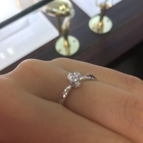 【HOSHI no SUNA 星の砂(ほしのすな)の口コミ】 指輪の中に星のマークが隠れているので星座などが好きな人にはとてもオス…