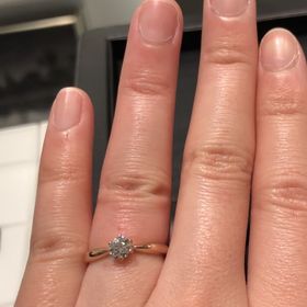 【ラザール ダイヤモンド(LAZARE DIAMOND)の口コミ】 ラザールダイヤモンドはカッティングに非常に自信があるブランドで、ダイ…