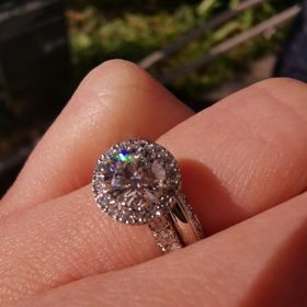 【アイプリモ(I-PRIMO)の口コミ】 もともと婚約指輪を買う予定がなかったが、ダイヤモンドの知識いろいろ教…